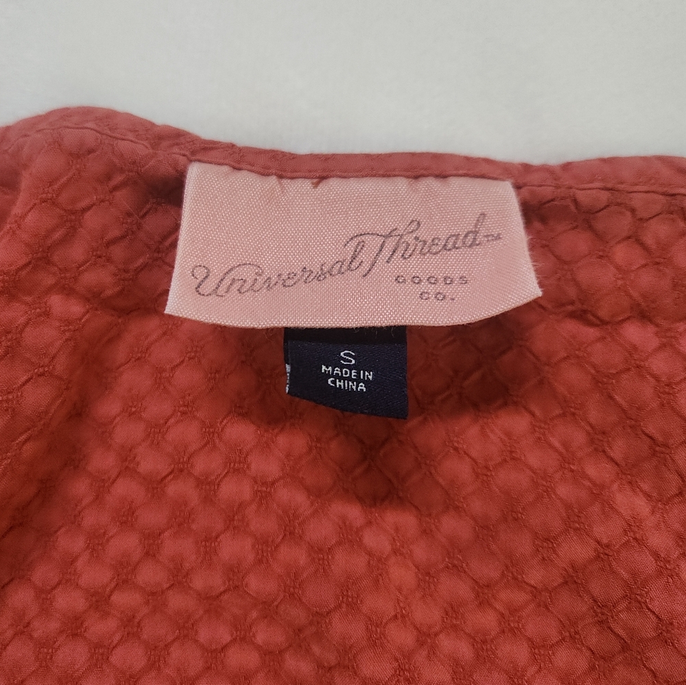 Universal Thread Top - Picture 2 of 3